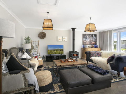 Silky Oak Villa - Spacious & Beautifully Decorated - Accommodation Bookings 0
