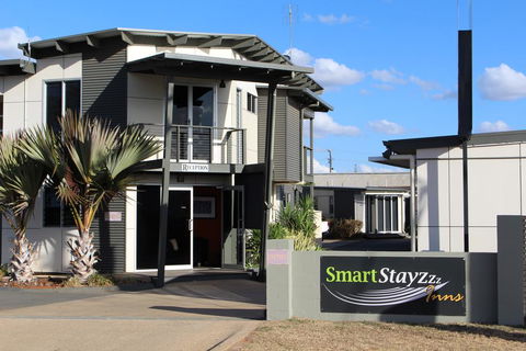 Smart Stayzzz Inns - Accommodation Bookings 0