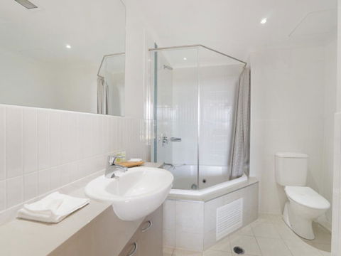Soho - Ettalong Beach Resort - Accommodation Bookings 1