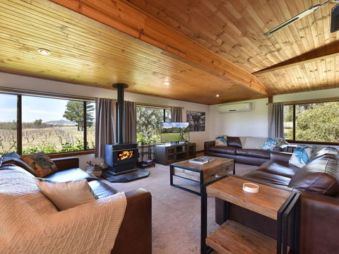 Soldiers Cottage Picturebook Vineyard Home - Accommodation Bookings 1