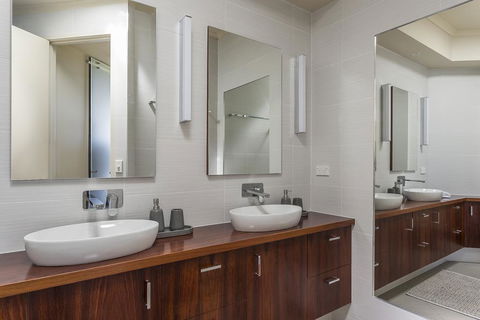 Sophisticated Contemporary Coastal Living With Sweeping Views In Cape Schanck - Accommodation Bookings 3