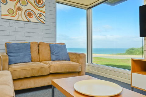 South Seas Beachfront Apartments - Accommodation Bookings 2