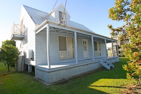 South Sussex's Blue Cottage - Accommodation Bookings 1