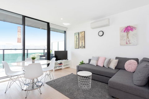 South Yarra City View Apartment With Car Park, Amazon Alexa, Spotify, Netflix, And WiFi - Accommodation Bookings 1