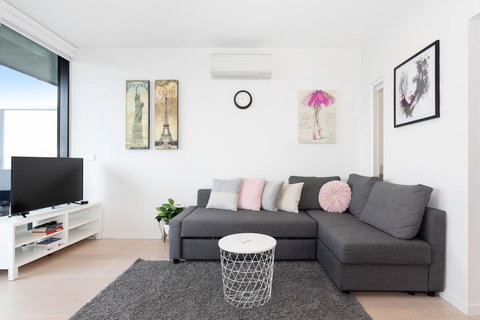South Yarra City View Apartment With Car Park, Amazon Alexa, Spotify, Netflix, And WiFi - Accommodation Bookings 2