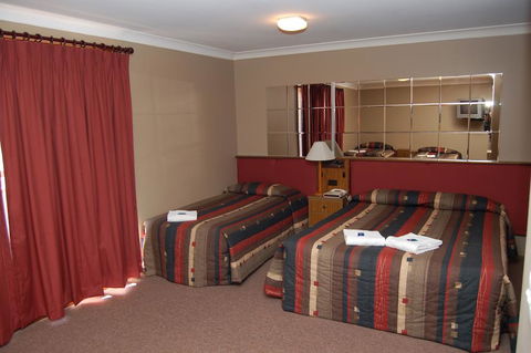 Southern Cross Motor Inn & Tourist Park - Accommodation Bookings 1