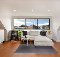 Spacious 2 Bed House 2 AC and Free Street Parking