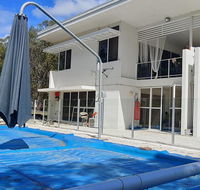 Spacious 2 bedroom unit private bath kitchen RV parking on 5 acres 10 min to Fraser Island barge