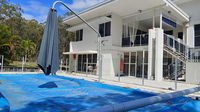 Spacious 2 bedroom unit private bath kitchen RV parking on 5 acres 10 min to Fraser Island barge