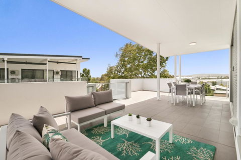 Spacious Apartment With Generous Entertaining - Accommodation Bookings 0