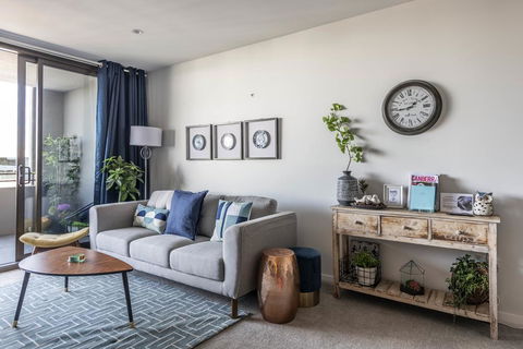 SPACIOUS BRAND NEW // 1BR // IN GORGEOUS BARTON - Accommodation Bookings 2