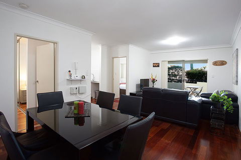 Spacious Family Apartment Close To Olympic Park - Accommodation Bookings 0