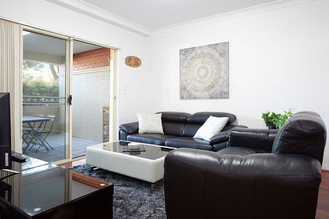 Spacious Family Apartment Close To Olympic Park - Accommodation Bookings 2