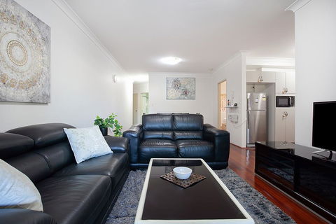 Spacious Family Apartment Close To Olympic Park - Accommodation Bookings 1