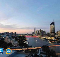 Spacious River Front 2 Bed Apt Central Location - Accommodation Bookings