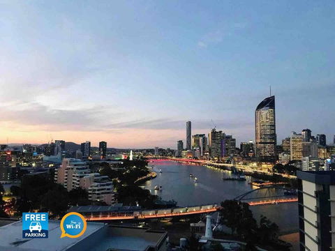 Spacious River Front 2 Bed Apt Central Location - Accommodation Bookings 0