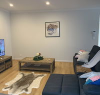 Spacious Rooms Home-Stay with Free Wifi - Accommodation Bookings