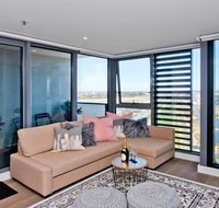 Spectacular Private Balcony Views with Pool - Accommodation Bookings