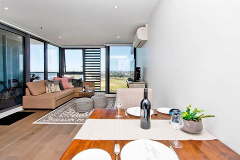 Spectacular Private Balcony Views With Pool - Accommodation Bookings 3
