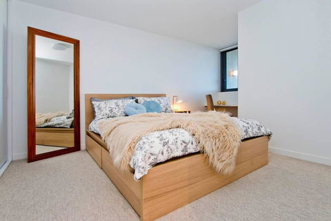 Spectacular Private Balcony Views With Pool - Accommodation Bookings 2