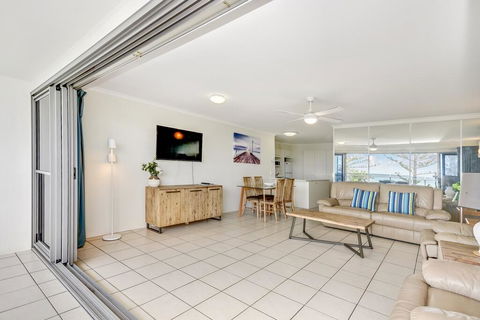 SPIN13- ESCAPE TO MOOLOOLABA - Accommodation Bookings 1