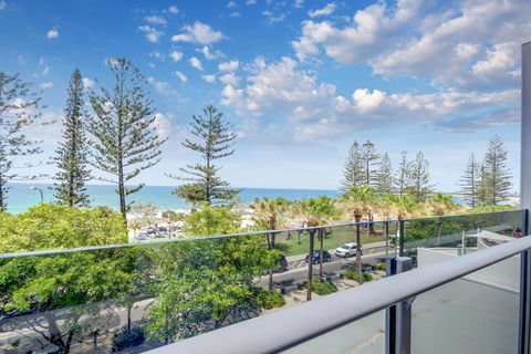 SPIN13- ESCAPE TO MOOLOOLABA - Accommodation Bookings 0