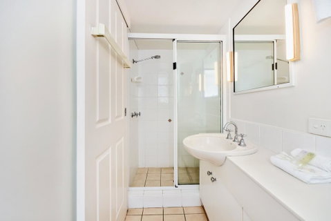 SPIN13- ESCAPE TO MOOLOOLABA - Accommodation Bookings 3