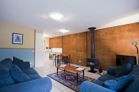 Split Point Cottages - Accommodation Bookings 3