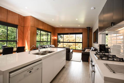 Springbrook25 Upper Apartment - Accommodation Bookings 2