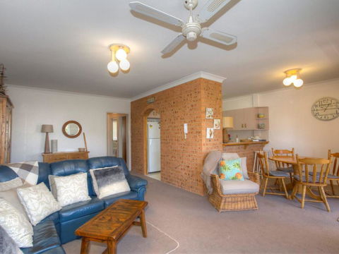 St James 6, Stylish Airconditioned Retreat - Accommodation Bookings 0