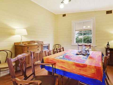 Station Masters Cottage - Classic Quaint & Nostalgia - Accommodation Bookings 3