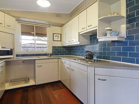 Station Masters Cottage - Classic Quaint & Nostalgia - Accommodation Bookings 1