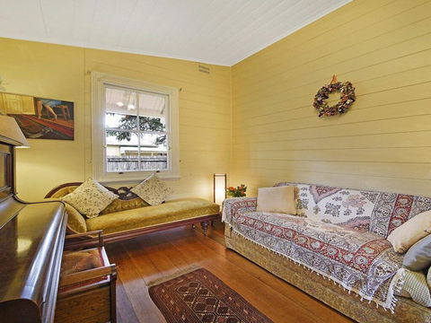 Station Masters Cottage - Classic Quaint & Nostalgia - Accommodation Bookings 2