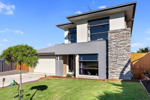 STELLAVISTA - 4 Bedrooms, Free Wifi, Views - Accommodation Bookings 3