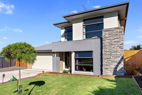 STELLAVISTA - 4 Bedrooms, Free Wifi, Views - Accommodation Bookings 3