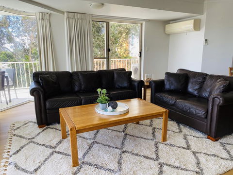 Steps From Mudjimba Beach 3 BR Apt Sunshine Coast With WIFI,Pool,Parking - Accommodation Bookings 1
