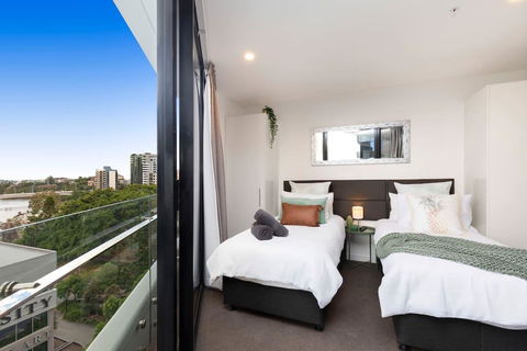 STH - River Views, Fast Internet, Long Stays - Accommodation Bookings 2