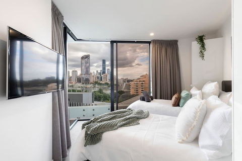 STH - River Views, Fast Internet, Long Stays - Accommodation Bookings 3