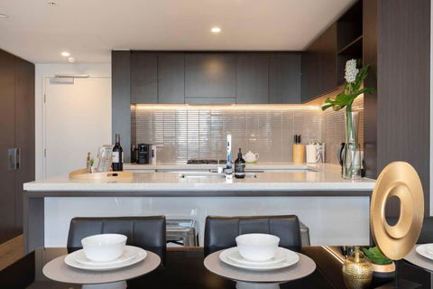 STH - River Views, Fast Internet, Long Stays - Accommodation Bookings 0