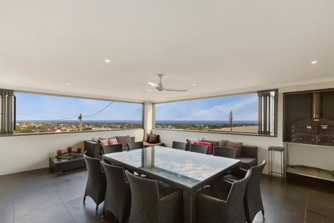 Stillwaters - Panoramic View Of Lakes Entrance - Accommodation Bookings 2