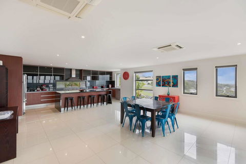 Stillwaters - Panoramic View Of Lakes Entrance - Accommodation Bookings 1