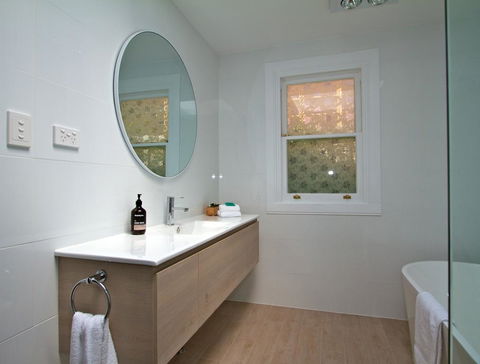 Strahan House - Accommodation Bookings 3