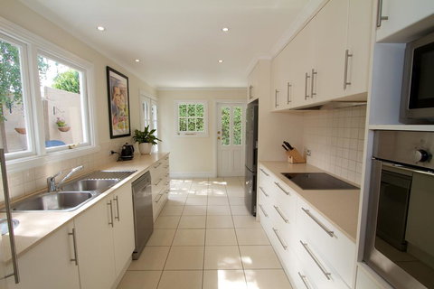 Strahan House - Accommodation Bookings 2