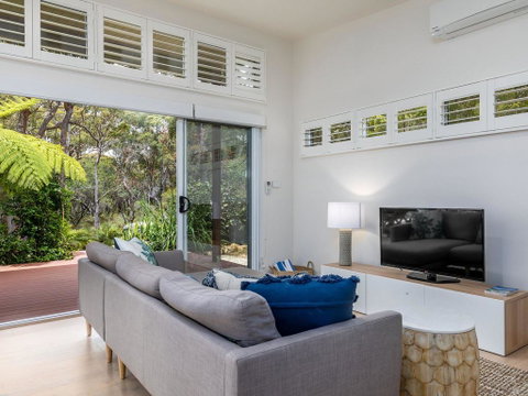 Studio By The Bay :: Jervis Bay Rentals - Accommodation Bookings 1