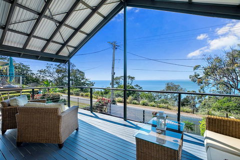 Stunning Family Escape On The Point With Bay Views - Accommodation Bookings 3
