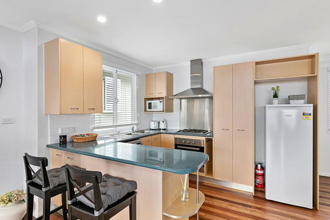 Stunning Family Escape On The Point With Bay Views - Accommodation Bookings 1
