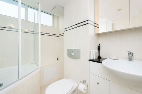 Stunning Harbour View Home! - Accommodation Bookings 3