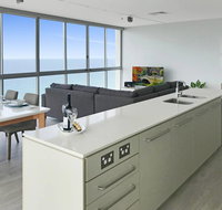 Stunning Views Air On BroadbeachWine Wifi Parking - Accommodation Bookings