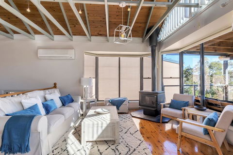 STUNNING WATERFRONT ESCAPE AT DALEYS POINT - Accommodation Bookings 2
