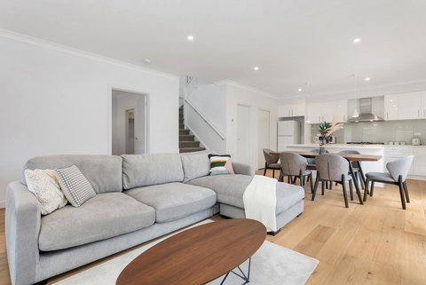 Style, Comfort And Convenience - Accommodation Bookings 0